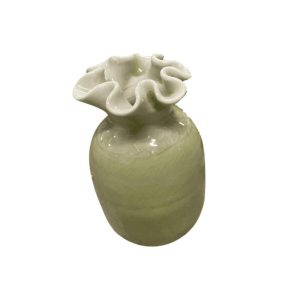 Dakota “Pistache Ruffle” – Handgemaakt keramisch vaasje – h. 8cm