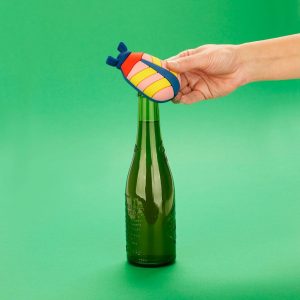 Balvi Flesopener The Beetles – Roze 9 × 5,5 × 3 cm