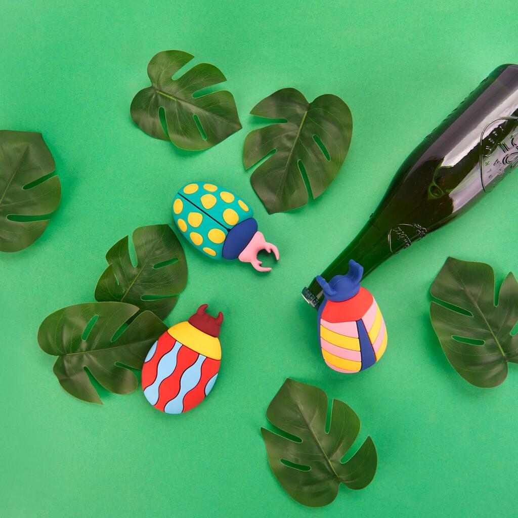 Balvi Flesopener The Beetles – Rood 9 × 5,5 × 3 cm - Afbeelding 3