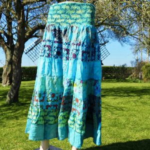 Lange rok – stroken met bloemenmotief