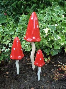 Paddenstoel Keramiek Rood met Witte stippen S – Punthoed – 24 cm Hoog – Maj Isenkram - Afbeelding 3